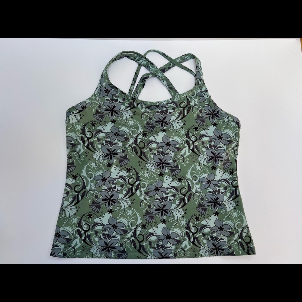 Stonewear Black and Green Yoga Top